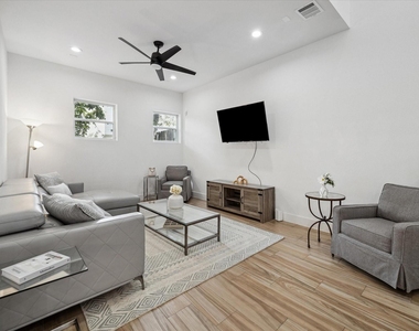 5021 Creekmont Drive - Photo Thumbnail 6
