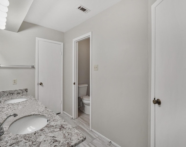 10814 Sugar Hill Drive - Photo Thumbnail 17