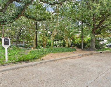 208 Hawthorne Street - Photo Thumbnail 24