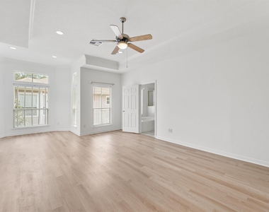 208 Hawthorne Street - Photo Thumbnail 15