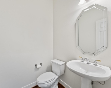 208 Hawthorne Street - Photo Thumbnail 8