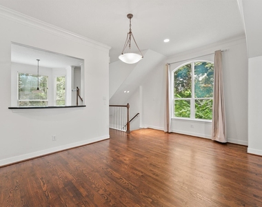 208 Hawthorne Street - Photo Thumbnail 6