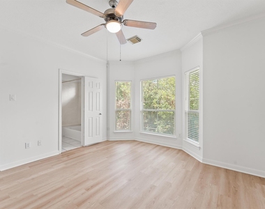 208 Hawthorne Street - Photo Thumbnail 19