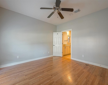 2721 Austin Street - Photo Thumbnail 4