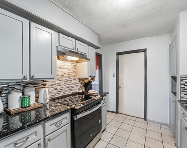 6203 Sunnygate Drive - Photo Thumbnail 6