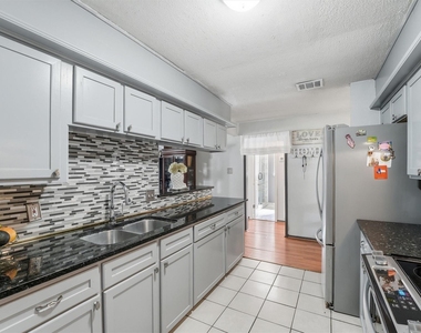 6203 Sunnygate Drive - Photo Thumbnail 5