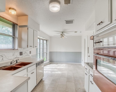 500 Stoneledge Drive - Photo Thumbnail 6
