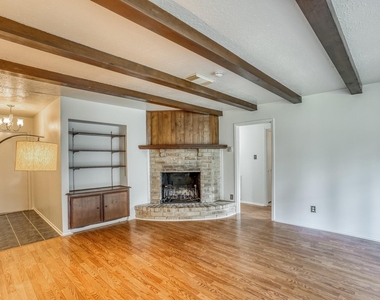 500 Stoneledge Drive - Photo Thumbnail 2