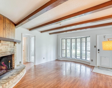 500 Stoneledge Drive - Photo Thumbnail 3