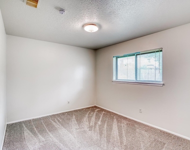 500 Stoneledge Drive - Photo Thumbnail 11