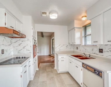 500 Stoneledge Drive - Photo Thumbnail 7