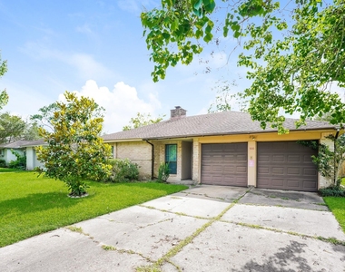 500 Stoneledge Drive - Photo Thumbnail 1