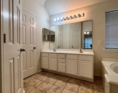 21810 Dimmett Way - Photo Thumbnail 10