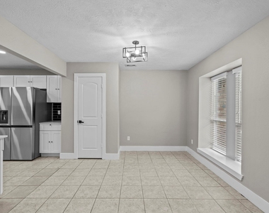 1107 Londonderry Avenue - Photo Thumbnail 2