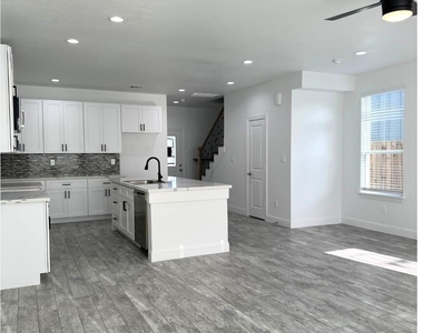 7710 Darnay Drive - Photo Thumbnail 11