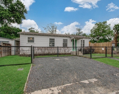 4706 Fisk Street - Photo Thumbnail 8