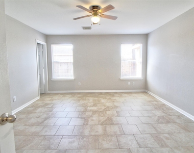 29407 Legends Green Drive - Photo Thumbnail 5