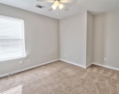 29407 Legends Green Drive - Photo Thumbnail 11