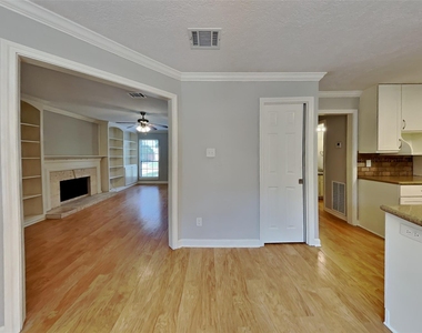 3918 Forest Village Drive - Photo Thumbnail 7