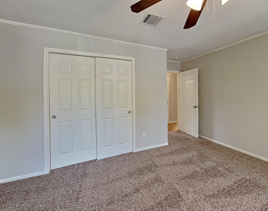 3918 Forest Village Drive - Photo Thumbnail 16