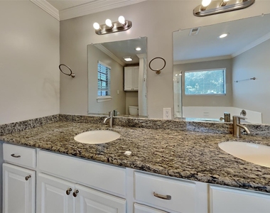 3918 Forest Village Drive - Photo Thumbnail 12