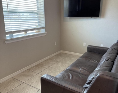 1002 Brothers Avenue - Photo Thumbnail 2