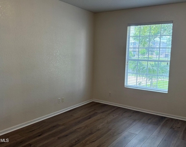 1626 Peregrine Circle - Photo Thumbnail 9
