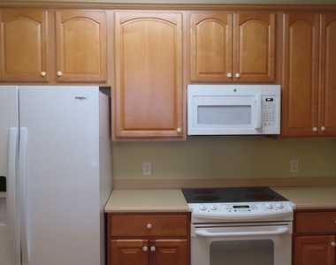 1626 Peregrine Circle - Photo Thumbnail 6