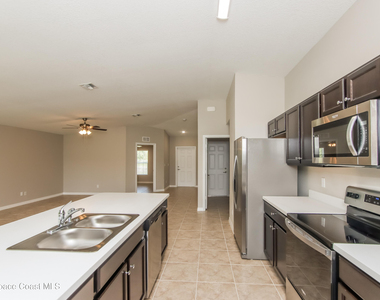 490 Hatcher Street Se - Photo Thumbnail 3