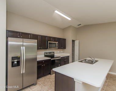 490 Hatcher Street Se - Photo Thumbnail 4