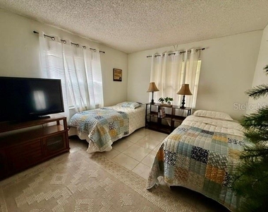 1114 S Pearl Street - Photo Thumbnail 6