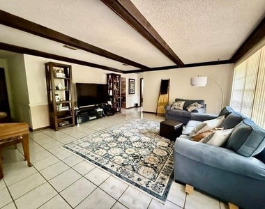 1114 S Pearl Street - Photo Thumbnail 10