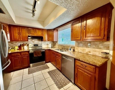1114 S Pearl Street - Photo Thumbnail 3