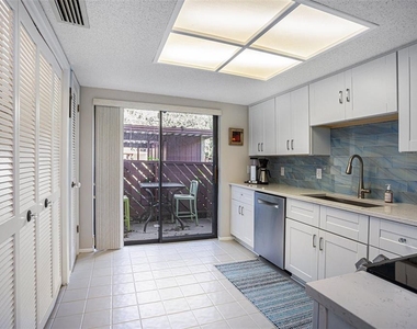600 Summerhill Court - Photo Thumbnail 8