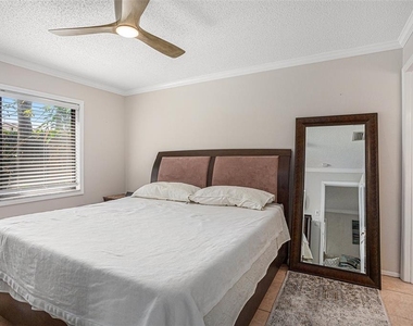600 Summerhill Court - Photo Thumbnail 10