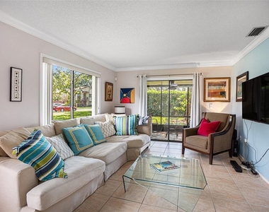 600 Summerhill Court - Photo Thumbnail 4