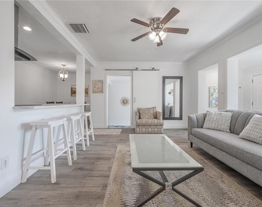 7204 N 15th Street - Photo Thumbnail 6