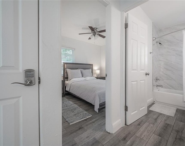 7204 N 15th Street - Photo Thumbnail 7