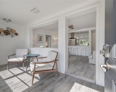 7204 N 15th Street - Photo Thumbnail 1
