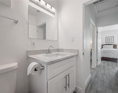 7204 N 15th Street - Photo Thumbnail 11