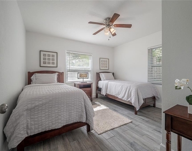 7204 N 15th Street - Photo Thumbnail 12