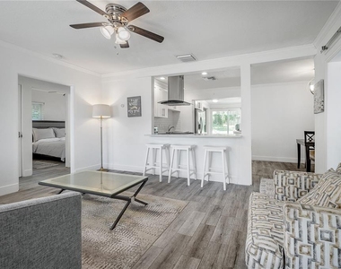 7204 N 15th Street - Photo Thumbnail 3