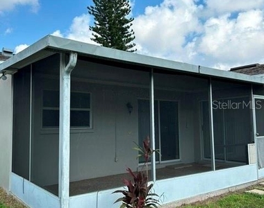 1404 Sandalwood Drive - Photo Thumbnail 13