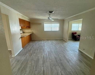 1404 Sandalwood Drive - Photo Thumbnail 6