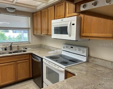 1404 Sandalwood Drive - Photo Thumbnail 10