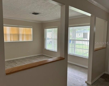 1404 Sandalwood Drive - Photo Thumbnail 5