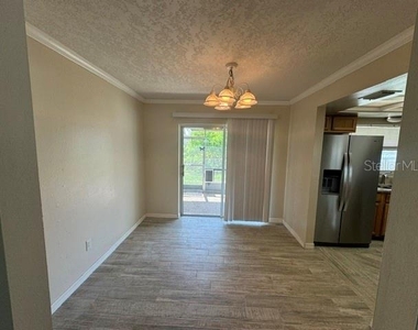 1404 Sandalwood Drive - Photo Thumbnail 7