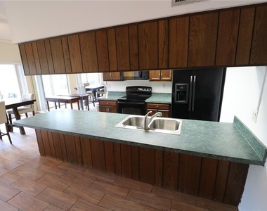 5439 Lady Bug Ln - Photo Thumbnail 10