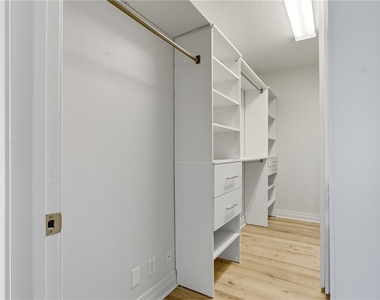 449 S 12th Street - Photo Thumbnail 12