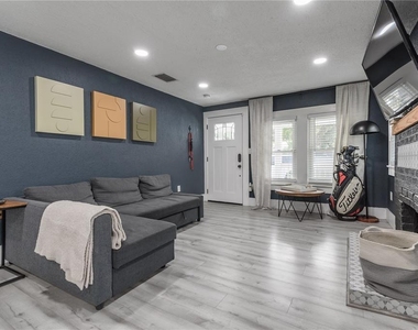 806 E Hamilton Avenue - Photo Thumbnail 7